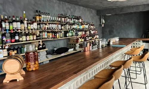 Cafe & Bar TAKE FIVE