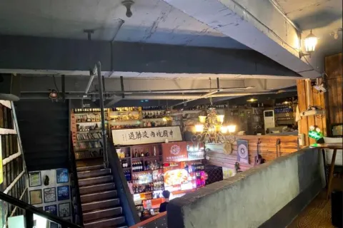 街角酒館