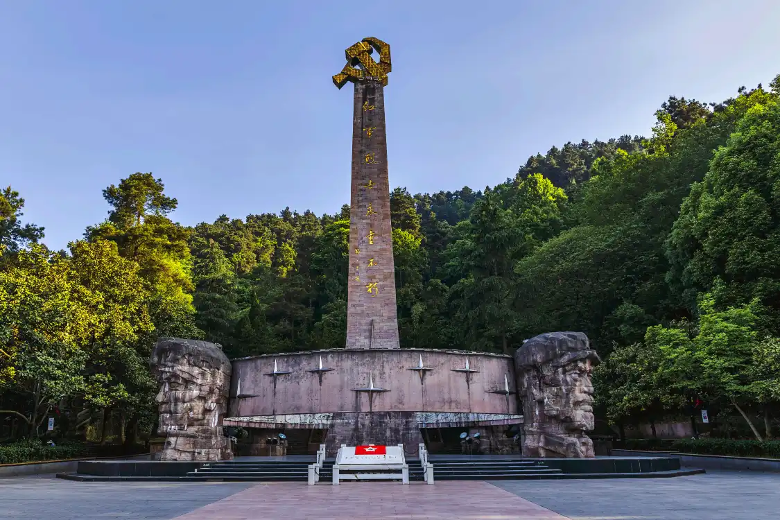Các khách sạn gần Red Army Mountain