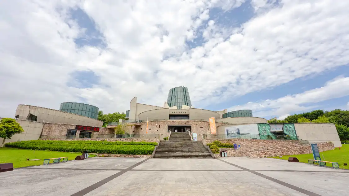 Hotels near Longquan Celadon Museum