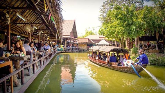 Ayothaya Floating Market