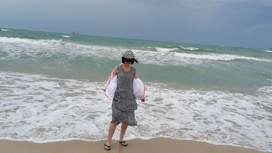 这座坦克海滩,可是塞班这边大名鼎鼎的海滩,海岸线非常的长,景