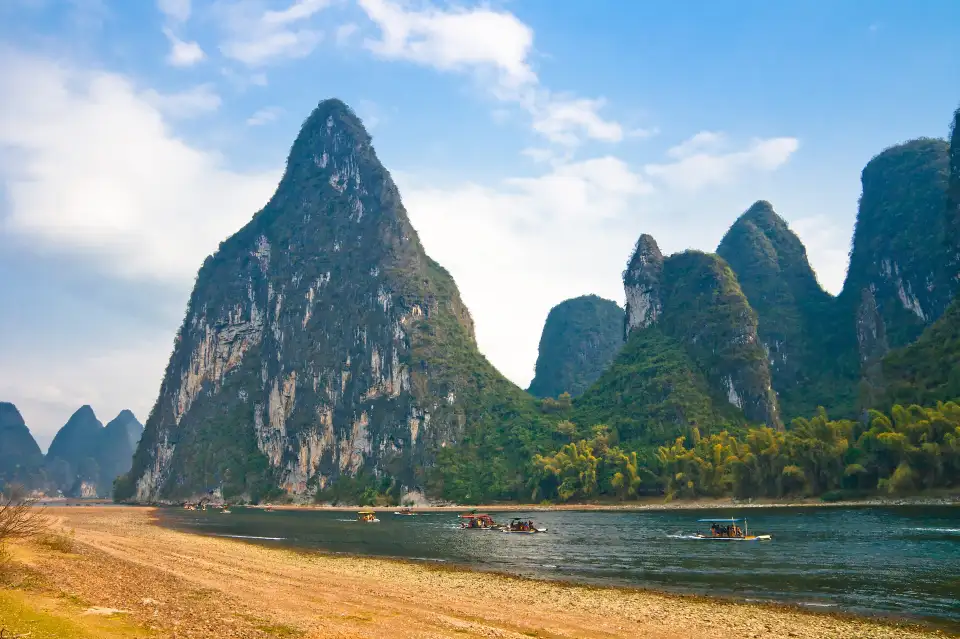 5_Bamboo rafting on the Li River in Xingping