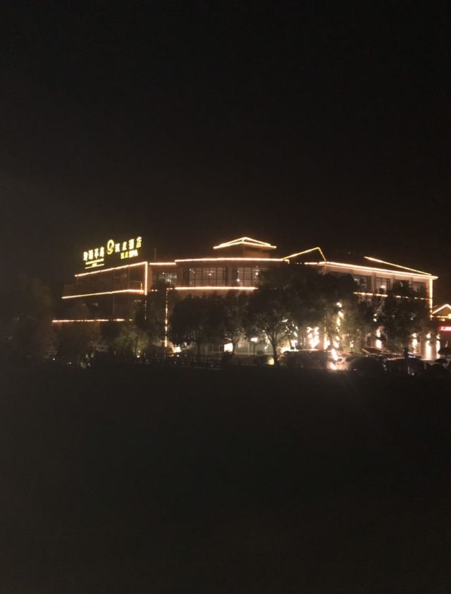 Peninsula of Royal Lake Hotels