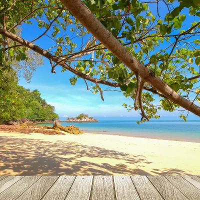 Отели рядом с достопримечательностью «Beach Des Rogations»