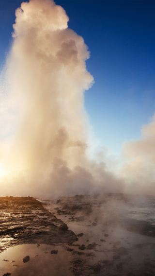 Iceland Golden Circle Grand Ring Road Day Tour: Crater Lake, Gullfoss Waterfall, Geysir, and Thingvellir National Park