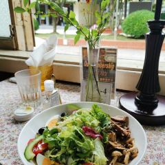 Le Petite Fontaine User Photo