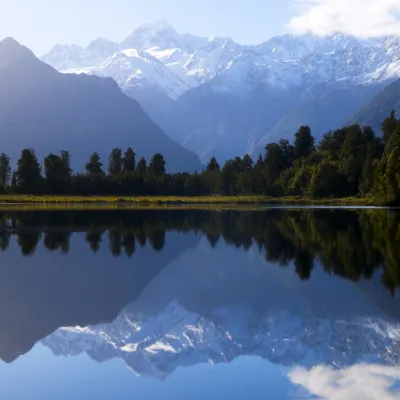 Hotels in Mount Cook Village With Bars