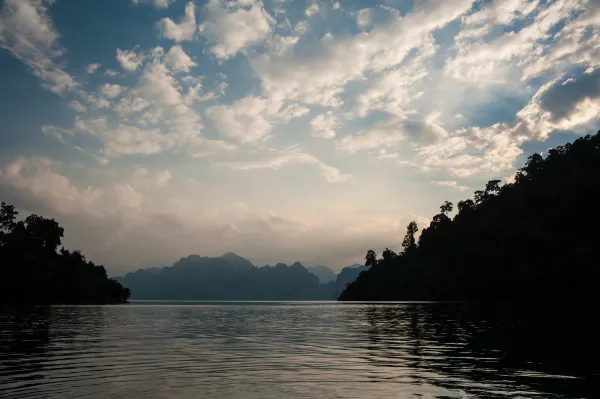 Vé máy bay Surat Thani Sochi