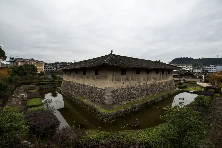 Hotels near Shangjiaoyang Earth Building