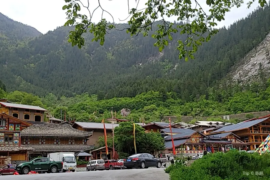 Jiuzhaigou Folk Culture Village