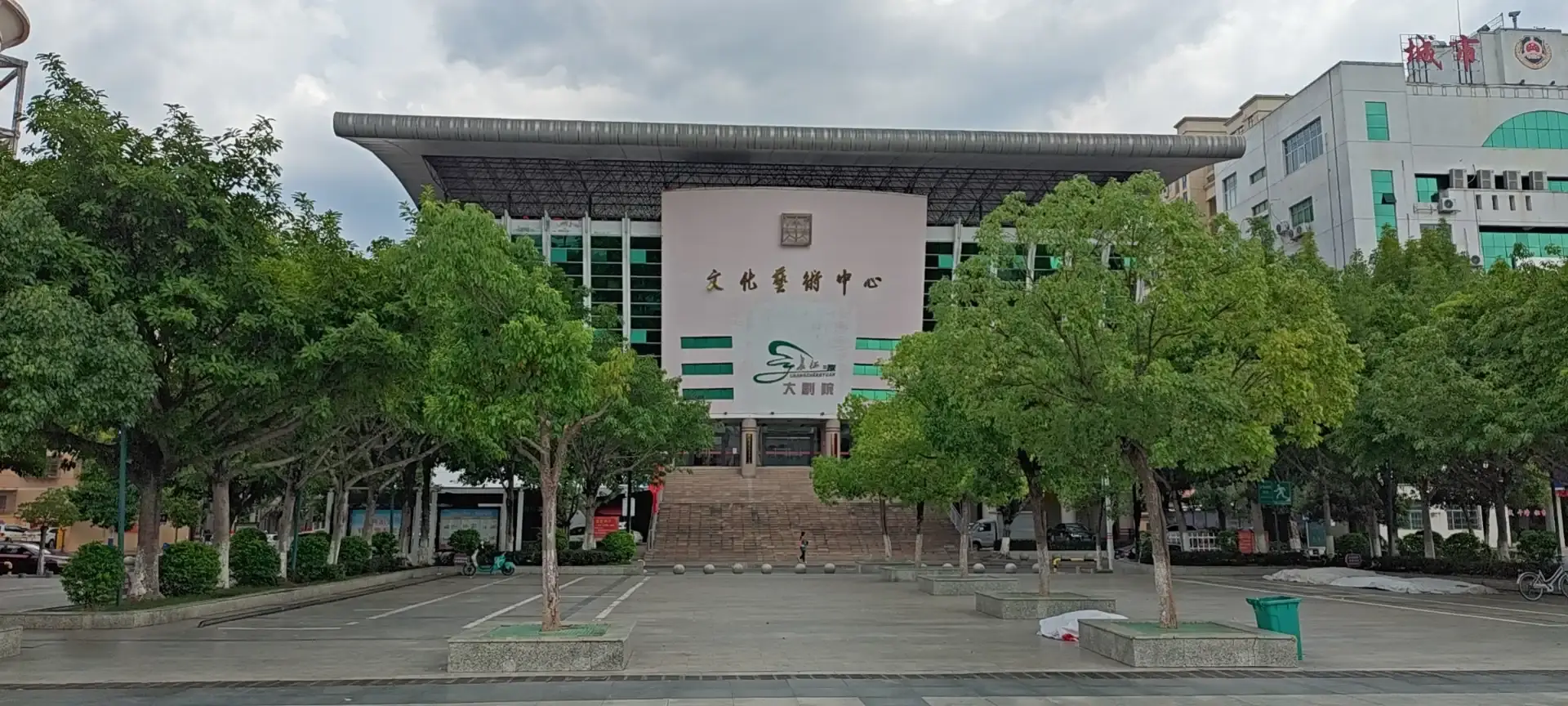 Hotels near Changzhengyuan Grand Theatre