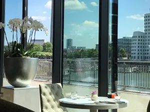 DOX Restaurant & Bar