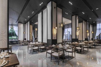 THE PENINSULA OF ROYAL LAKE HOTLES·RESTAURANT