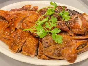 河边美食城