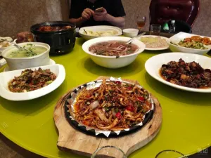 晟世仟和美食