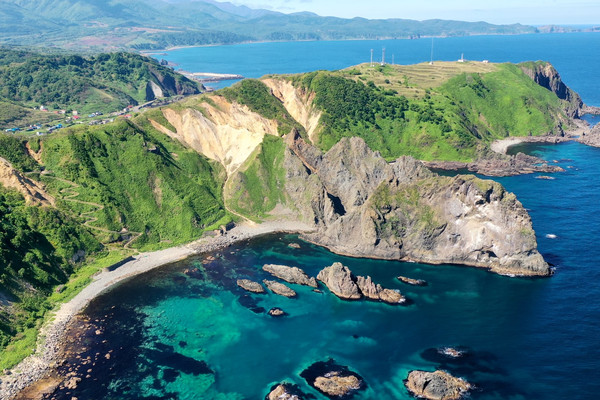 島武意海岸】目の前に広がる積丹ブルー! | Trip.com 積丹町 島武意海岸】目の前に広がる積丹ブルー! | Trip.com 積丹町