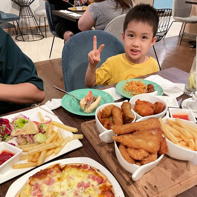 【 酒店套餐送的家庭特色晚餐 】 