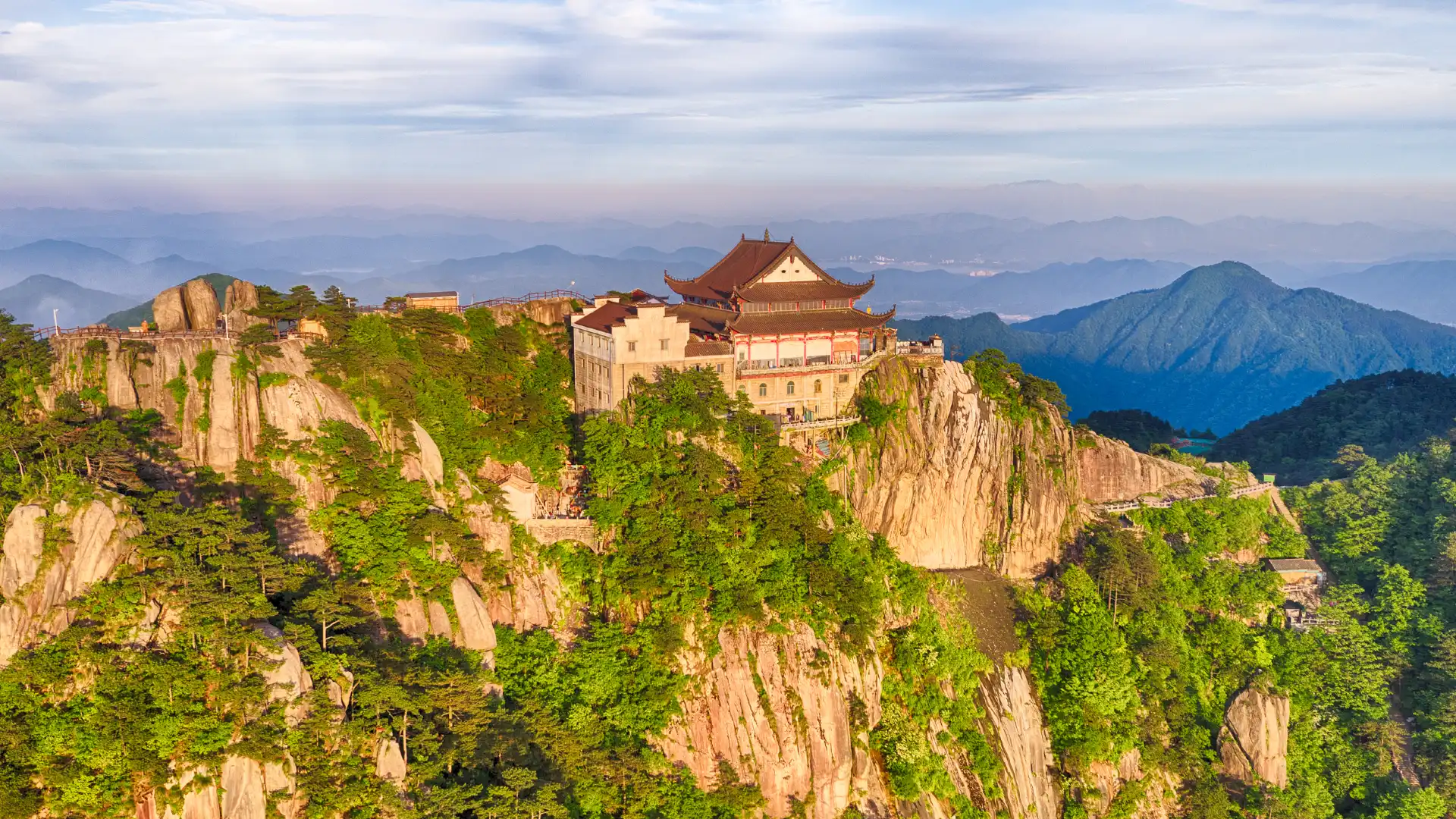 Hotels near Jiuhua Mountain