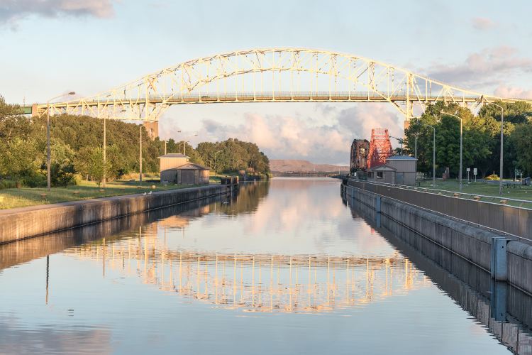 Compare 4 airports near Sault Ste. Marie