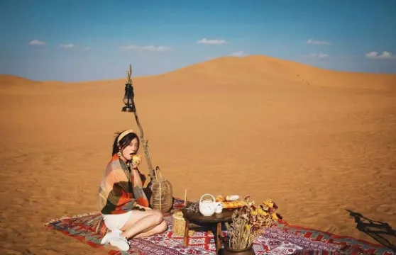 騰格里研學大本營沙漠燭光晚餐體驗館