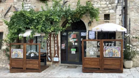 Enoteca San Pietro in อัสซีซี