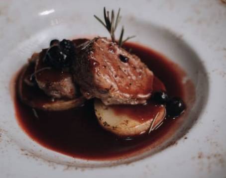 Garnacha Tinta Restaurante & Gin Corner