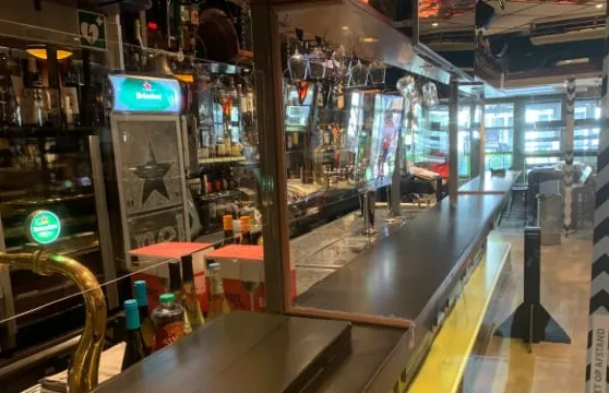 Ton's Muziek- en Eetcafé