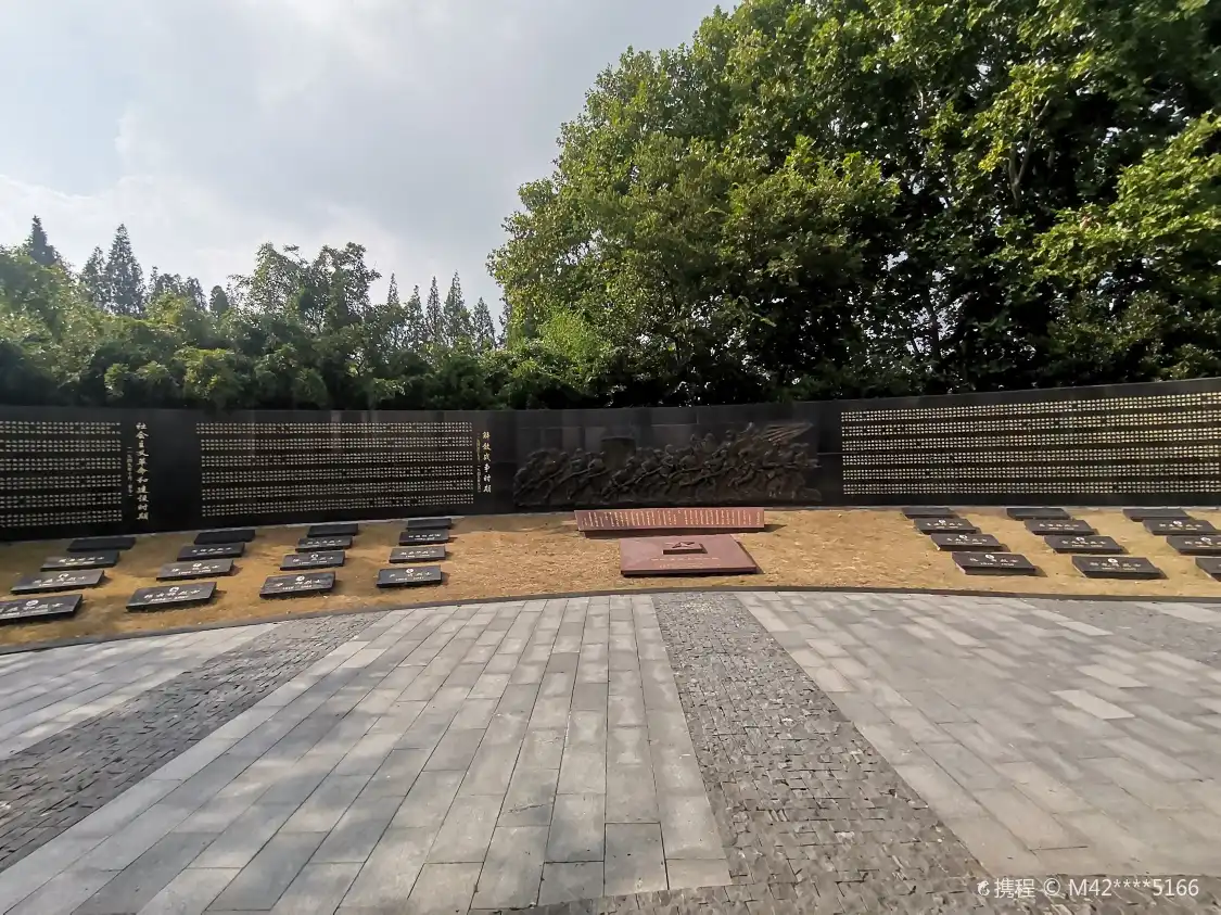 Hotels near Gaoyou Martyrs Cemetery