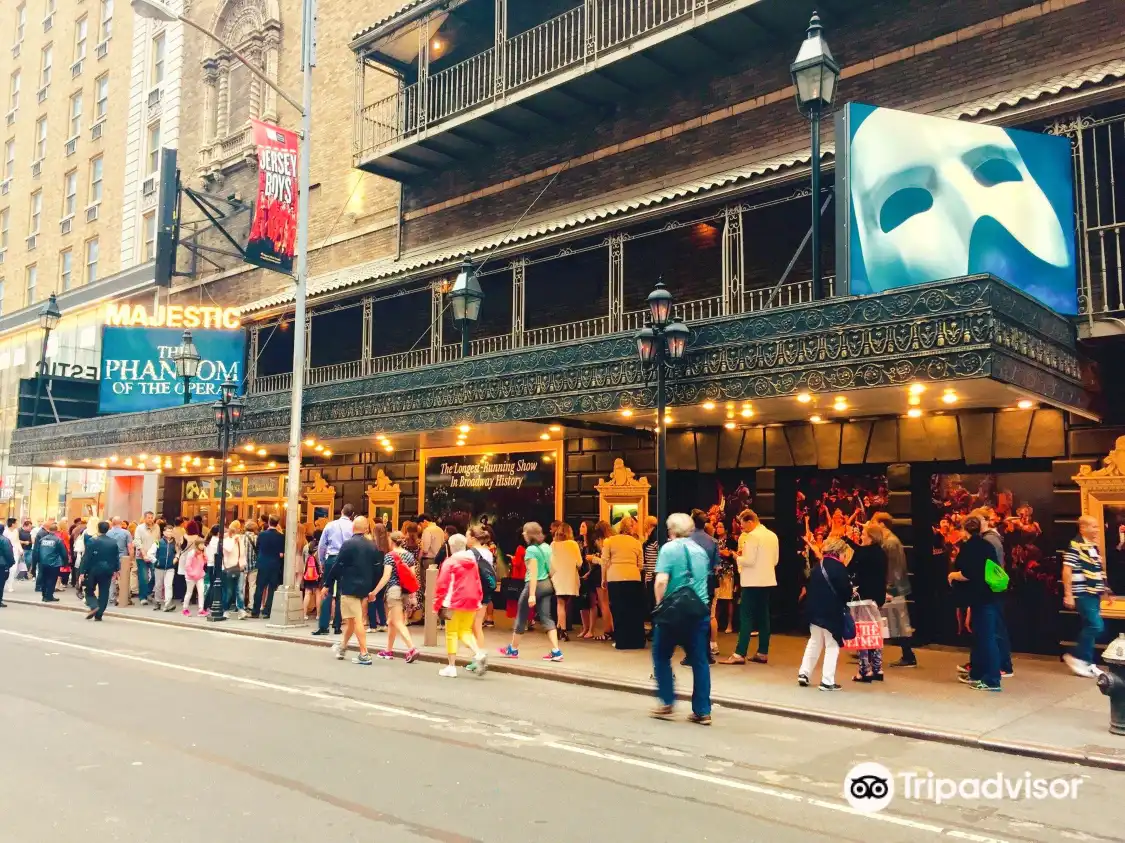 Hotels near Majestic Theatre