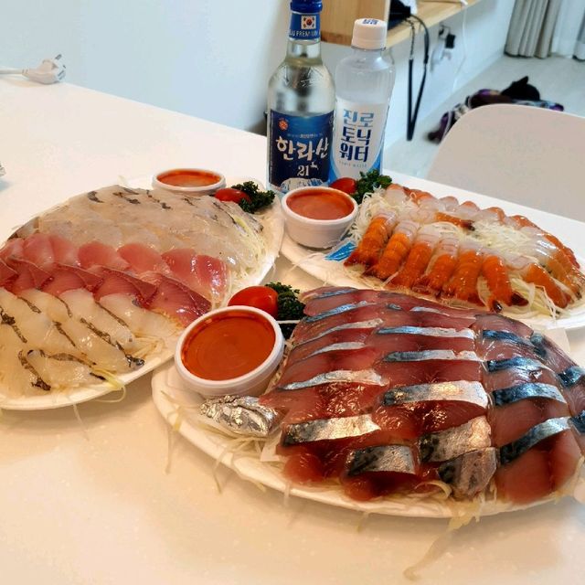 신선한 회가 동문시장에서는 만원?