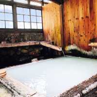 秋田　一度は訪れたい乳白色の秘湯
