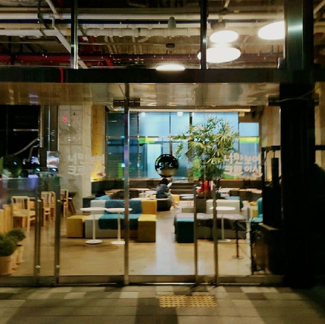 회기역 갬성카페 '너만보여 크루아상'