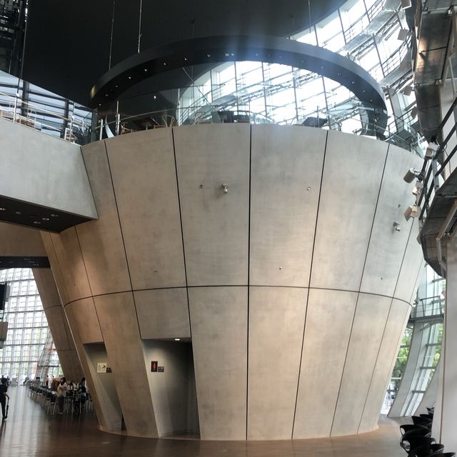 国立新美術館