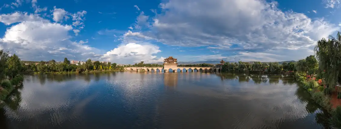 Hotels near Jianshui 17-hole Bridge