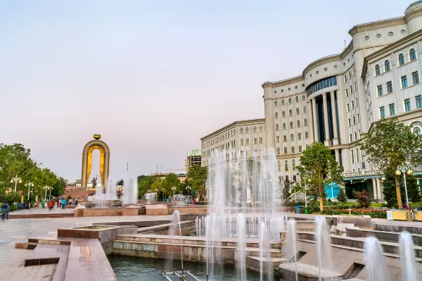 Rudaki Square Fountains周辺のホテル