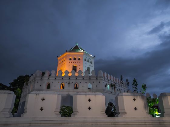 Phra Sumen Fort