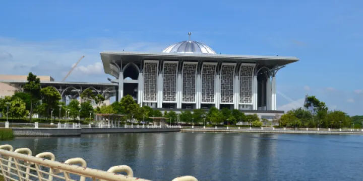 端姑米佔再納阿比丁清真寺