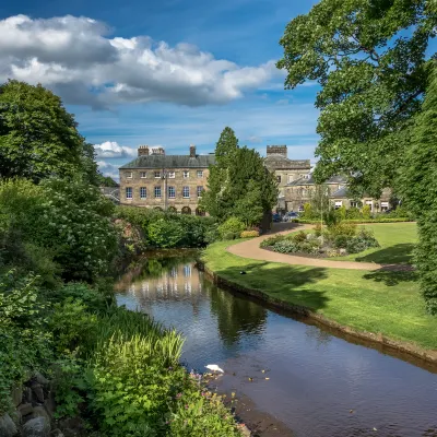 Hotels near Queen's Park