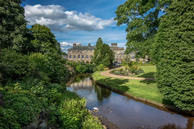 Hotels near Strutt's North Mill