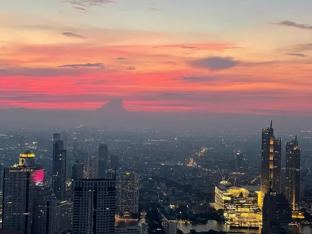 ชวนดูพลุปีใหม่สุดปังที่ มหานคร สกายวอลค์