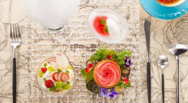 Apple & Roses