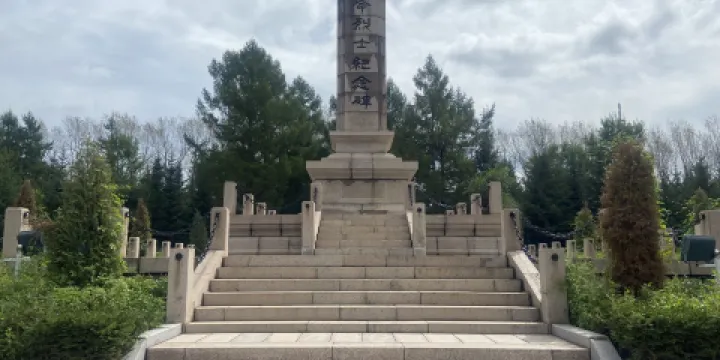 楊子榮烈士陵園