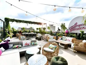 GRACE Restaurant & Bar