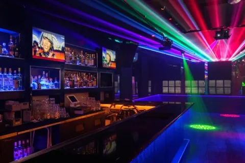 Raven Bar