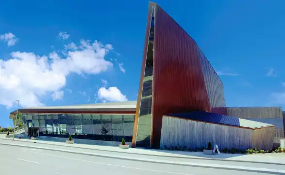 Hotels near Canadian War Museum