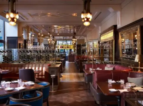 KOLLÁZS – Brasserie & Bar