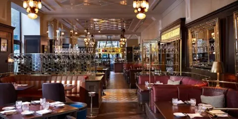 KOLLÁZS – Brasserie & Bar