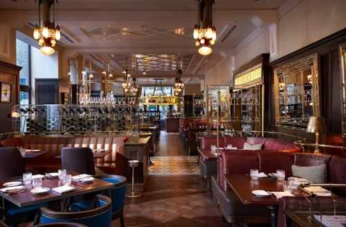 KOLLÁZS – Brasserie & Bar