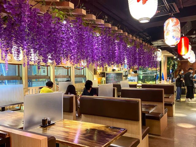 紫藤花海下之日本料理